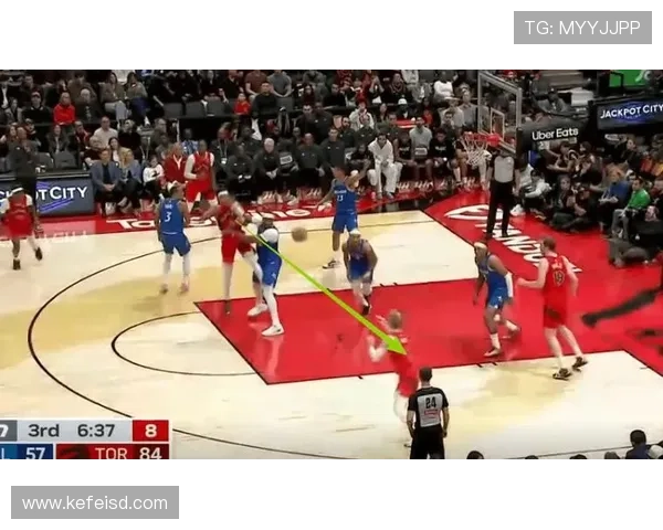 巴恩斯无球跑动拉开空间提升球队三分命中率显著提高